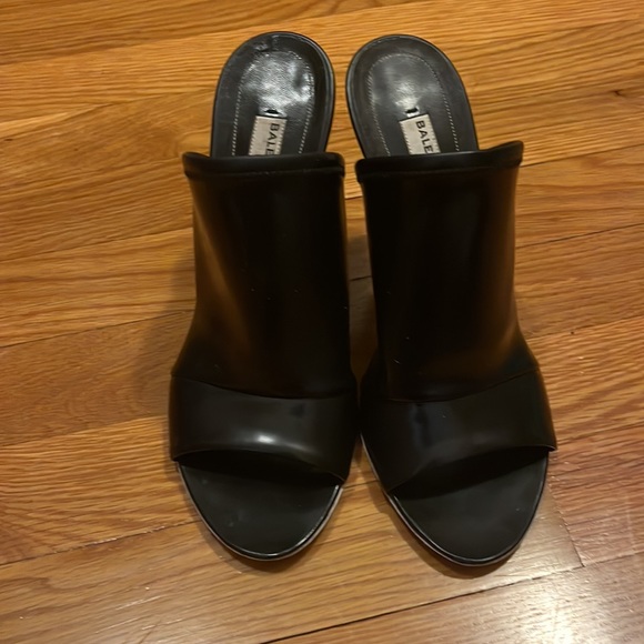 authentic excellent condition. black leather, neoprene panel open-toe style. - Picture 6 of 7
